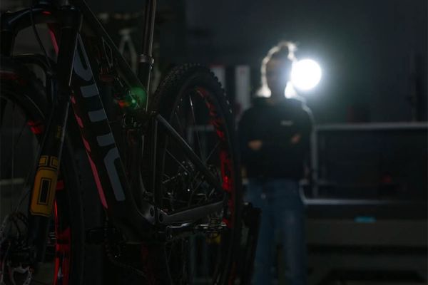 El BMC Factory Racing anuncia el fichaje de una corredora misteriosa cuyo nombre empieza por Loana y acaba en Lecomte