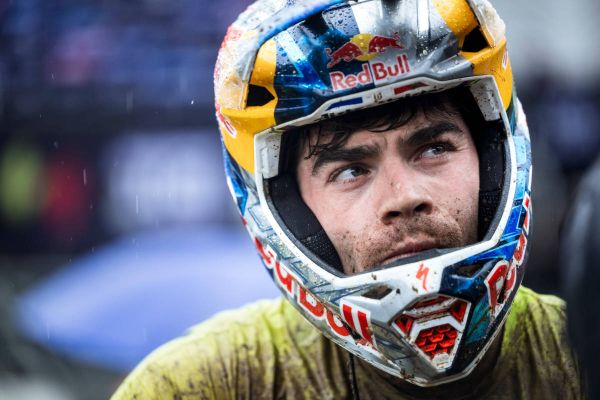 Loïc Bruni protagoniza 'Must Be Nice', el documental que revisita la herencia del Downhill y ya puede verse en Red Bull TV