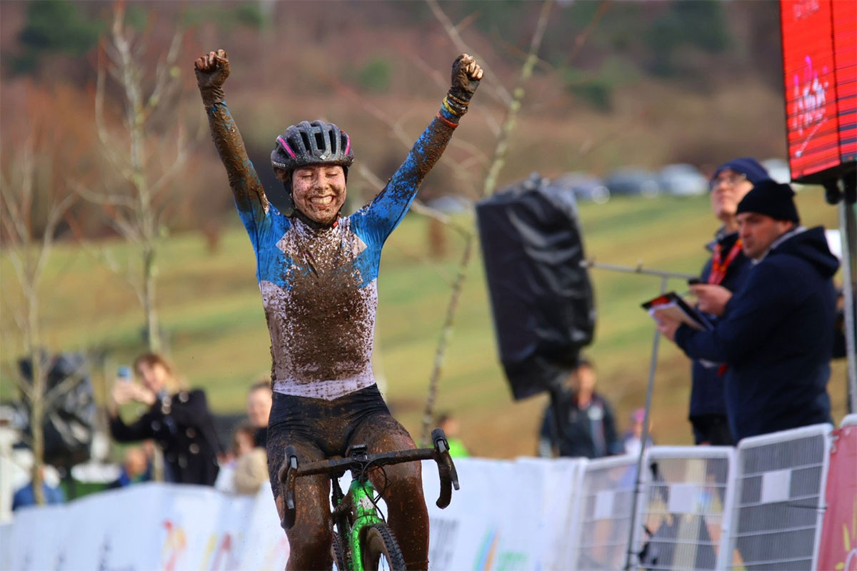 Lorena Patiño revalida el título de campeona de España júnior en un vibrante Campeonato Nacional de Ciclocross