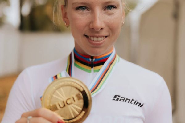 Lorena Wiebes reina en el Mundial de Gravel 2025 con un doblete neerlandés
