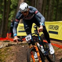Mathieu van der Poel y su accidentado regreso al MTB: un duro revés que compromete su temporada