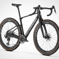 Mondraker Arid Carbon: cuatro montajes y cuatro colores para la renovada gama de bicis de gravel