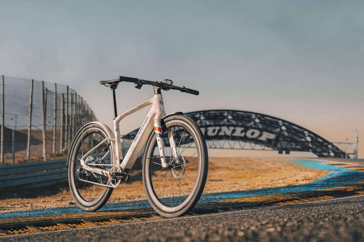 Mondraker Dusty X Unlimited Gulf Edition. Imagen: Mondraker