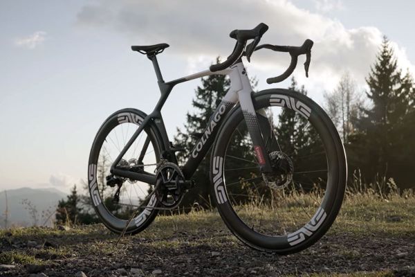 El montaje paso a paso de la Colnago Y1Rs: la revolucionaria bici de Tadej Pogacar para 2025