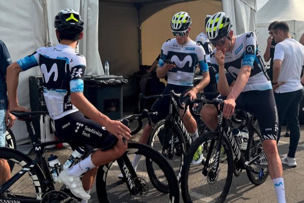 El Movistar Team lidera el ranking de tarjetas amarillas de la UCI en lo que va de temporada 2025