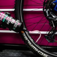 No es un error: el líquido sellante Muc-Off No Puncture Hassle MTB, a precio de risa en formato de 1 litro