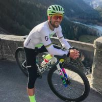 Nino Schurter reaparece en España y elige la Utopía Gravel 2026 para iniciar su nueva etapa deportiva