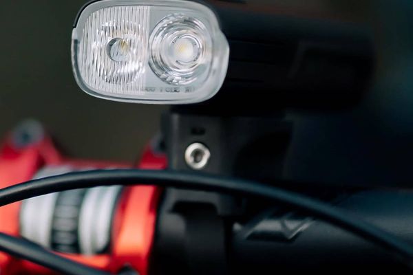 Olight RN 2000: un faro delantero potente e inteligente para los ciclistas más exigentes