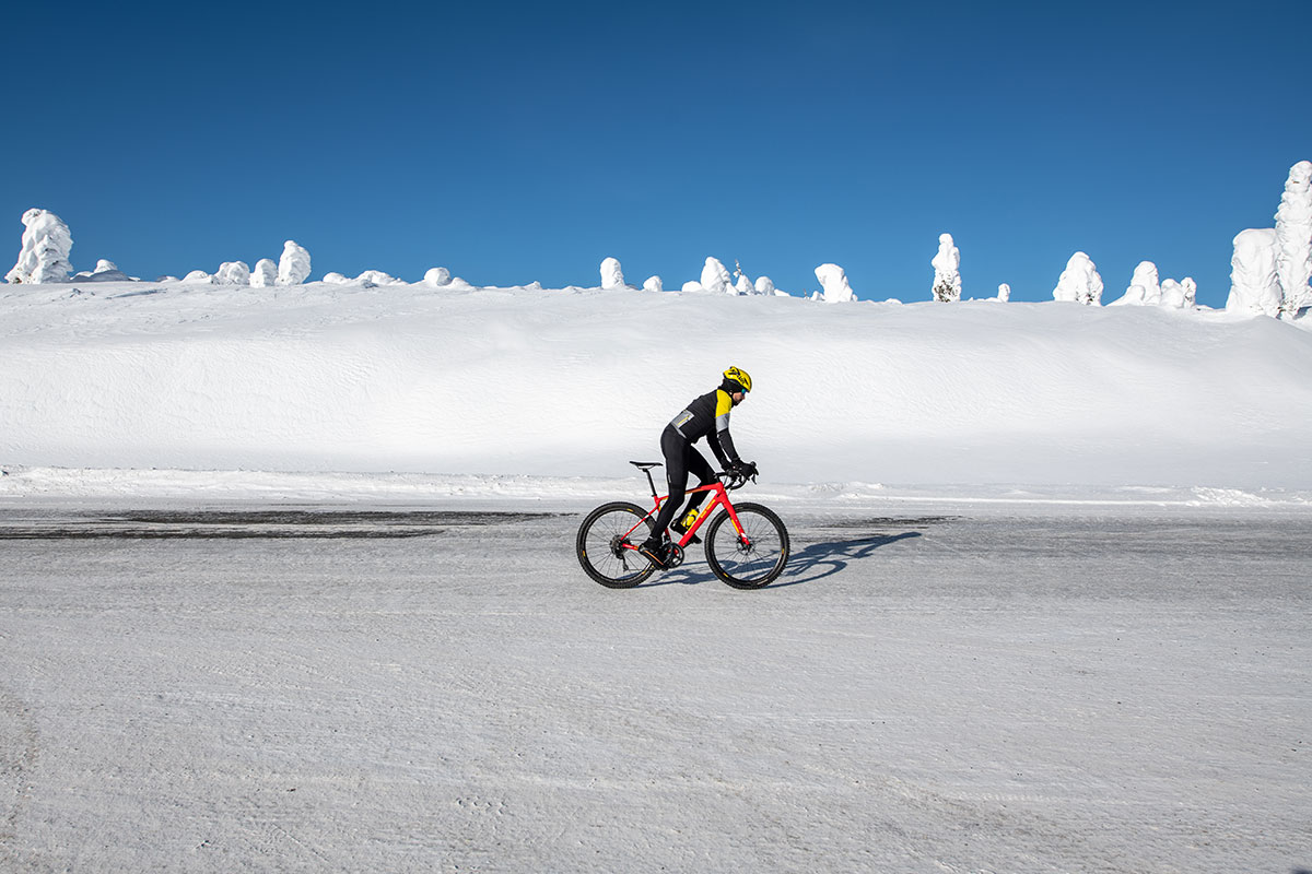 Omar Di Felice emprende la épica aventura invernal 'Winter Transhimalaya' de 3.000 km a través del Himalaya