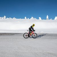 Omar Di Felice emprende la épica aventura invernal 'Winter Transhimalaya' de 3.000 km a través del Himalaya