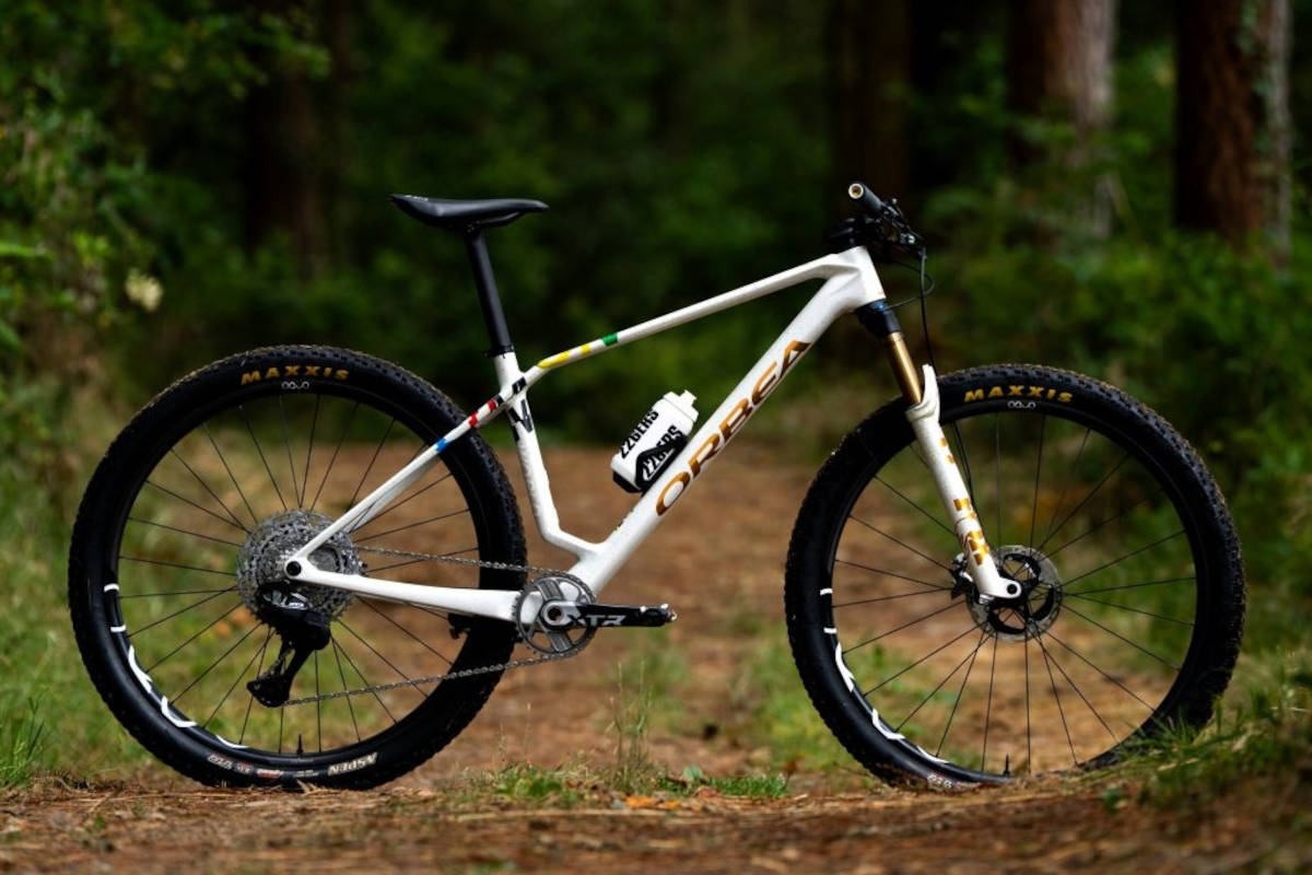 Simon Andreassen estrena la Orbea Alma más exclusiva: una obra de arte sobre ruedas para el campeón del mundo de XCM