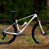 Simon Andreassen estrena la Orbea Alma más exclusiva: una obra de arte sobre ruedas para el campeón del mundo de XCM