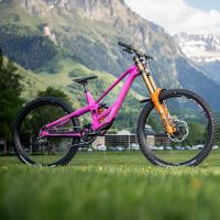 El montaje paso a paso de la Orbea Rallon DH de Tahnée Seagrave para la Copa del Mundo de Loudenvielle