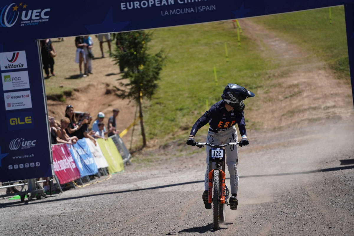 Oriol Cuadrat, subcampeón de Europa júnior de Descenso en La Molina: un podio de mérito para la Selección Española
