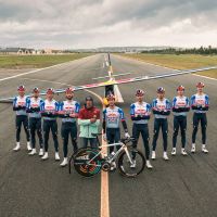 El impulso humano que hizo volar un planeador: el desafío inédito del Red Bull–BORA–hansgrohe
