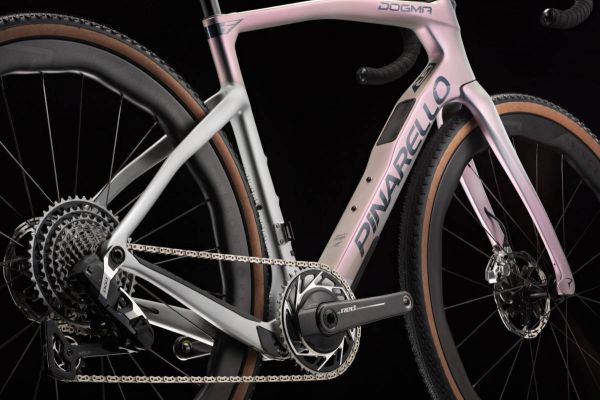 Pinarello presenta la Dogma GR y actualiza la gama Grevil F: la excelencia llega al gravel
