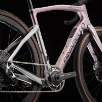 Pinarello presenta la Dogma GR y actualiza la gama Grevil F: la excelencia llega al gravel