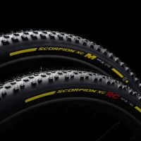 Pirelli presenta sus primeros neumáticos de MTB fabricados en Italia con caucho certificado FSC: Scorpion XC RC y Scorpion XC M