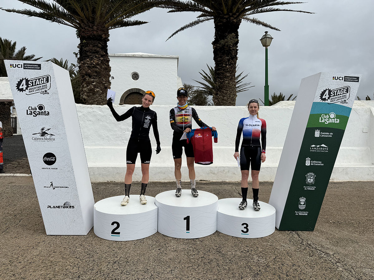 Tim Smeenge y Tessa Kortekaas triunfan en la contrarreloj inaugural de la 4 Stage MTB Race Lanzarote 2025