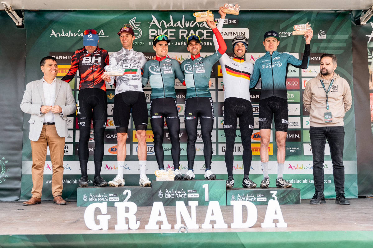 Podio masculino. Imagen: Andalucía Bike Race