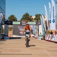 Málaga inaugura con doblete la Škoda Titan Desert Almería 2025 con victorias de Maté y Fischer