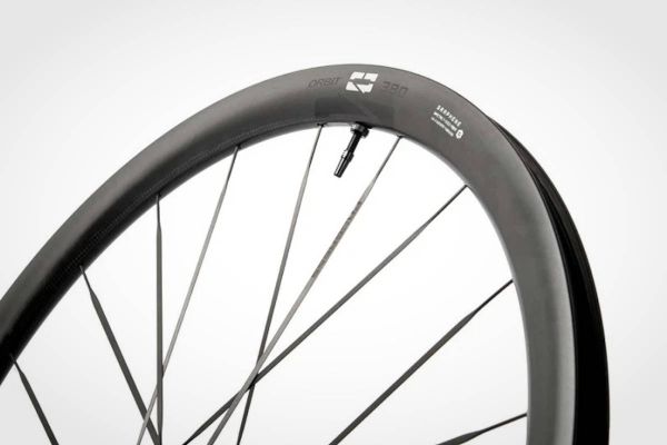 Progress presenta las Orbit 380: ruedas con radios de carbono para carretera