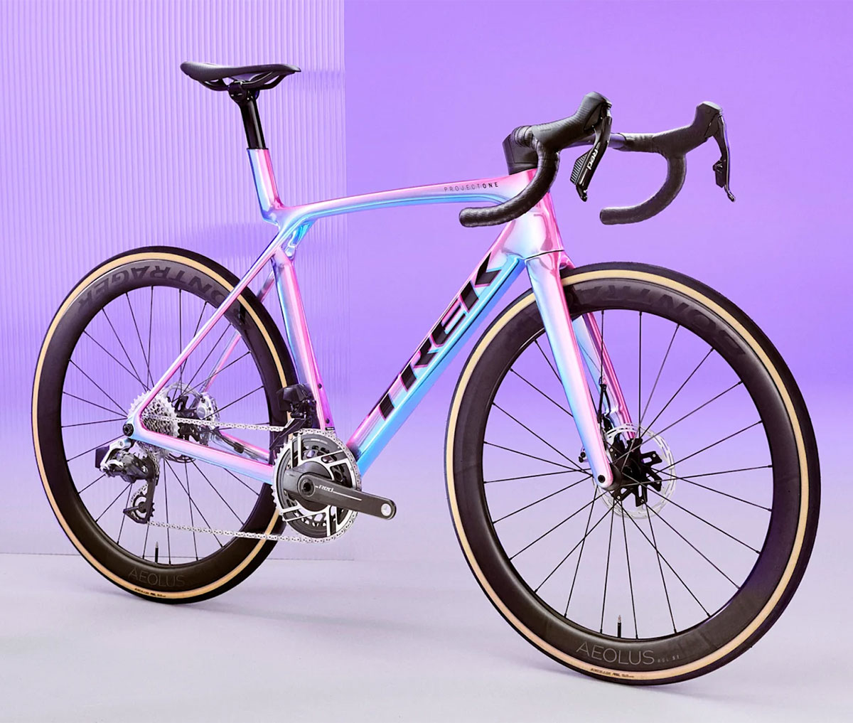 Chroma Synthwave: la nueva pintura retrofuturista para las bicicletas de carretera más avanzadas de Trek Bikes