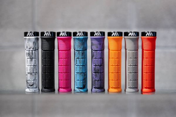 Puños de manillar con dos enfoques distintos: así son los nuevos AMS Rise y AMS Barcode