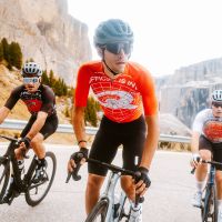Q36.5 revoluciona la equipación ciclista con su colección Dolomites Extreme P/V 2025