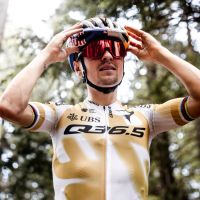 Q36.5 presenta la equipación oficial de Tom Pidcock para las carreras de MTB de 2025