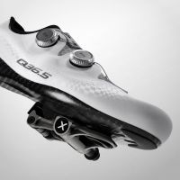 Q36.5 y SRM estrenan un sistema zapatilla-pedal para maximizar la eficiencia del pedaleo