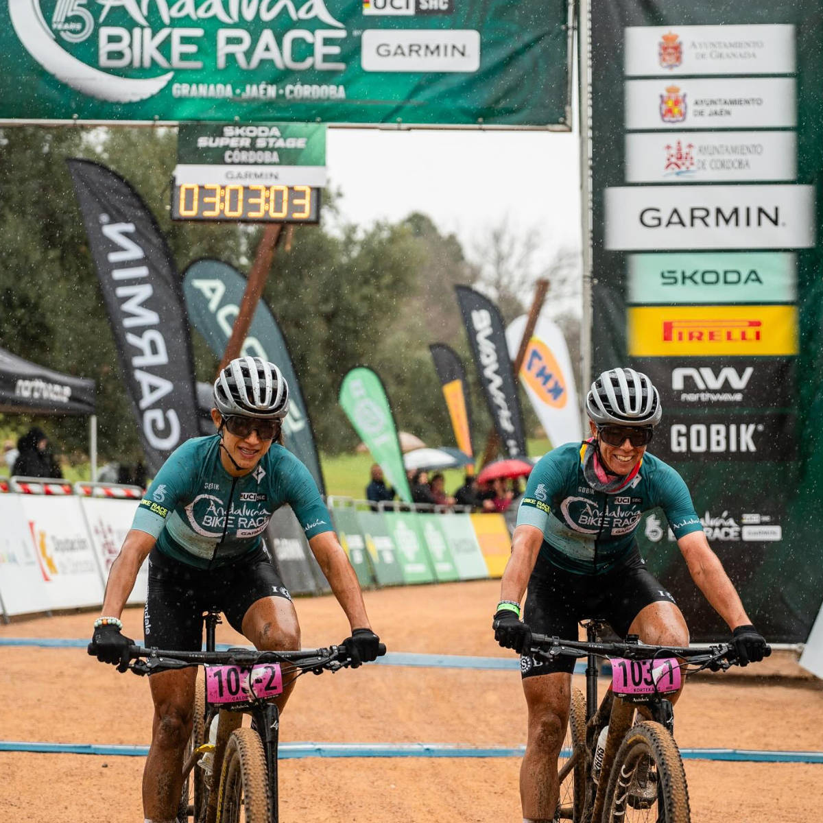 Mónica Calderón y Tessa Kortekaas. Imagen: Andalucía Bike Race