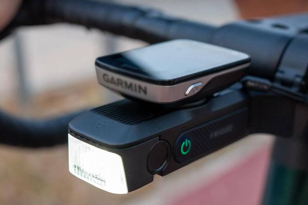 Ravemen FR1000: una luz delantera diseñada para mejorar la seguridad en rutas nocturnas (y diurnas)