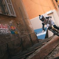 Red Bull Genova Cerro Abajo 2025: el descenso urbano más extremo regresa a Europa