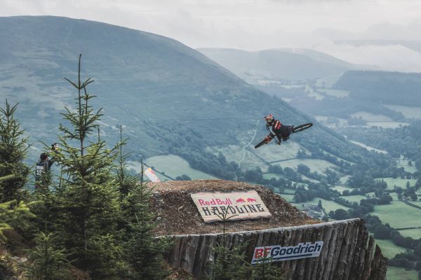 Red Bull Hardline 2025: el desafío más salvaje del MTB regresa al corazón de Gales