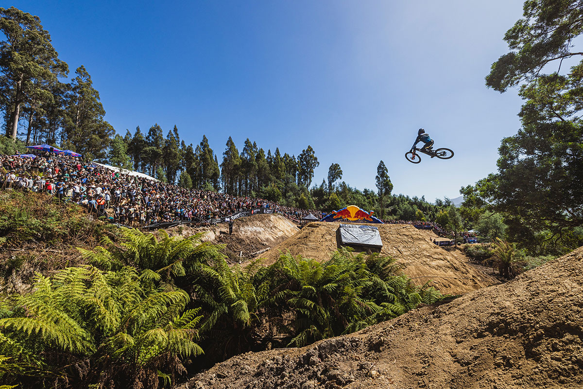 Los mejores riders del mundo se preparan para la Red Bull Hardline Tasmania 2025