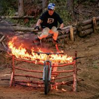 Ride to Survive 2: Tomomi Nishikubo desafía la historia del MTB con una aventura prehistórica en Japón