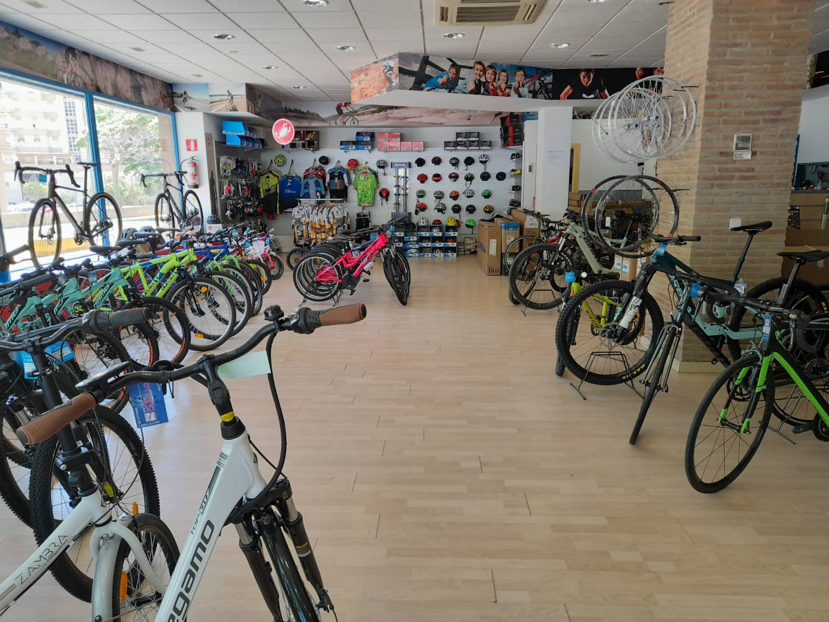 Interior de la tienda de Jerez de la Frontera. Imagen: Ciclos Cabello