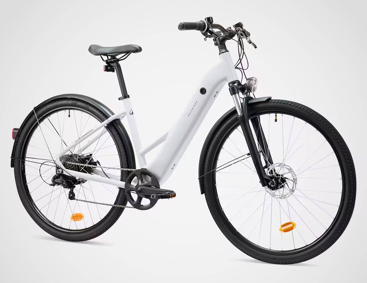 Rockrider E-Actv 100: una versátil bicicleta eléctrica para ciudad y campo por menos de 1.000 euros