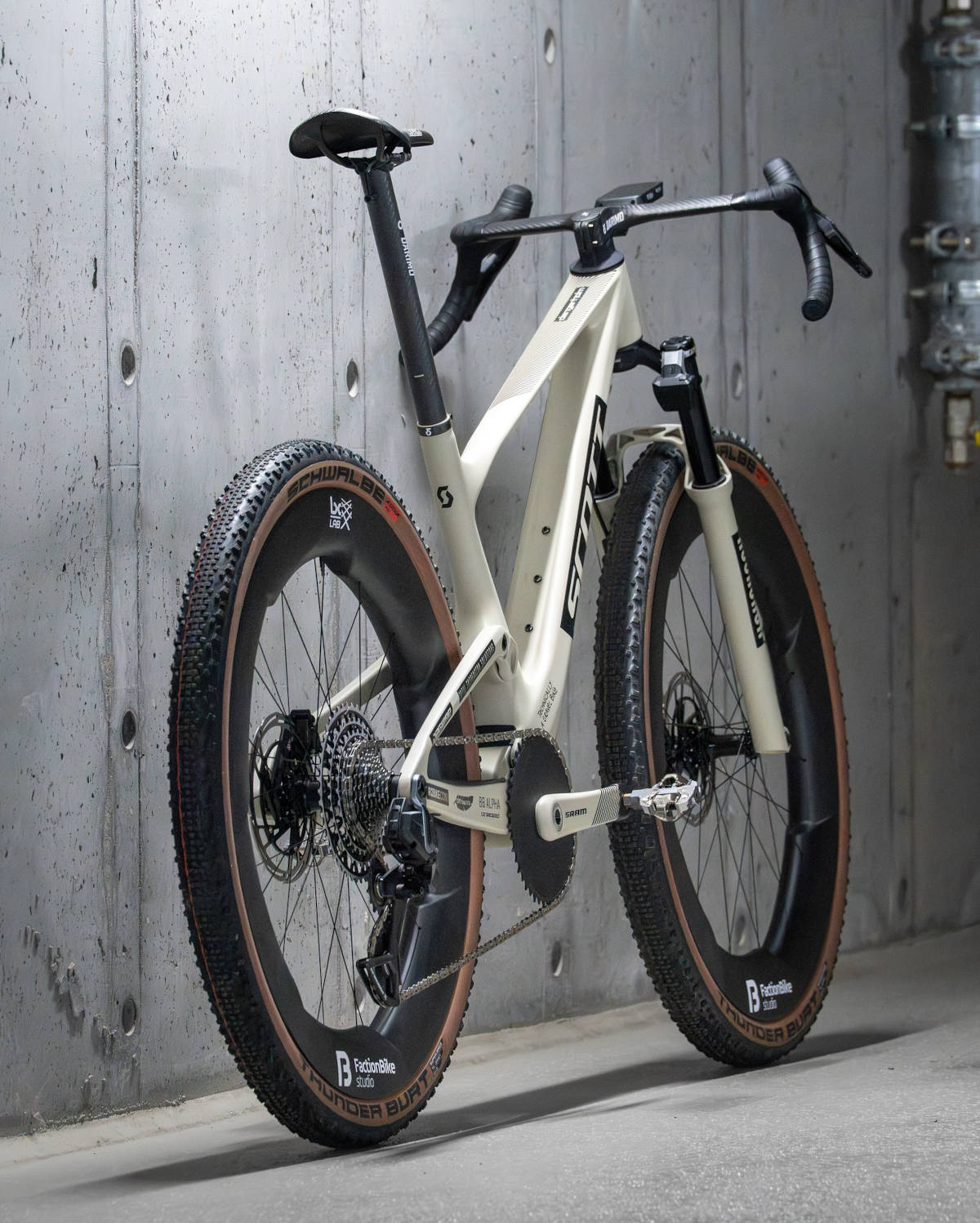 Rueda de gravel con ancho extremo. Imagen: Dangerholm