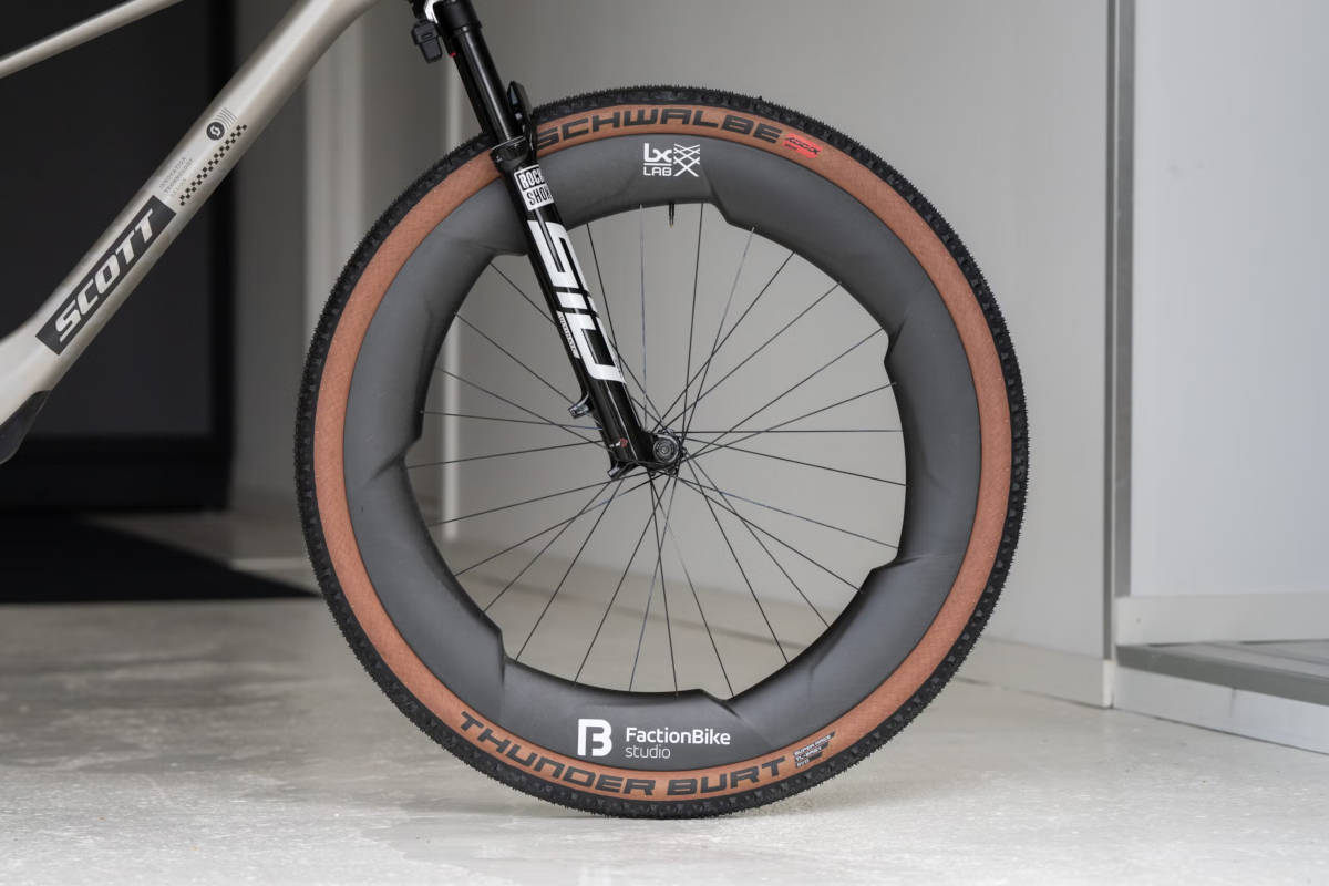 Rueda de gravel con ancho extremo. Imagen: Dangerholm