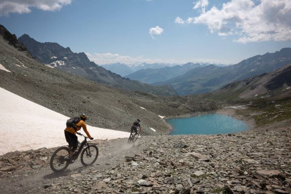 Para verlo: de Suiza a Italia en e-MTB con Ludo May, Dominique Müller y Jérome Caroli