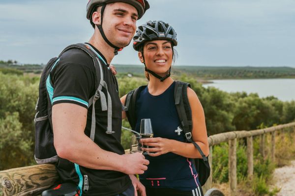 La Ruta del Vino Montilla-Moriles impulsa el ciclo-enoturismo y se convierte en referente nacional
