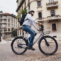Las bicicletas eléctricas SUM llegan a Santafixie: movilidad versátil y ecológica para ciclistas urbanos