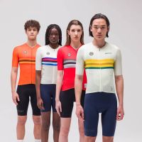 Santini y la UCI renuevan su vínculo con una colección que homenajea la historia del ciclismo mundial