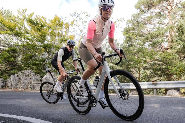 Scott presenta la Fastlane, su bicicleta eléctrica de carretera más ligera y discreta hasta la fecha