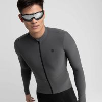 Maillot térmico Siroko M7: comodidad y rendimiento en cualquier estación