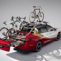 Skoda L&K 130: el coche de apoyo definitivo para ciclistas, con etiqueta Cero y soluciones inéditas