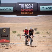 Luis León Sánchez y Pilar Fernández brillan en la etapa maratón de la Skoda Titan Desert Morocco 2025