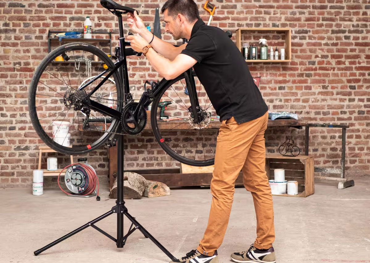 ¿Un soporte de taller versátil y económico para el mantenimiento de la bici? Decathlon tiene la respuesta